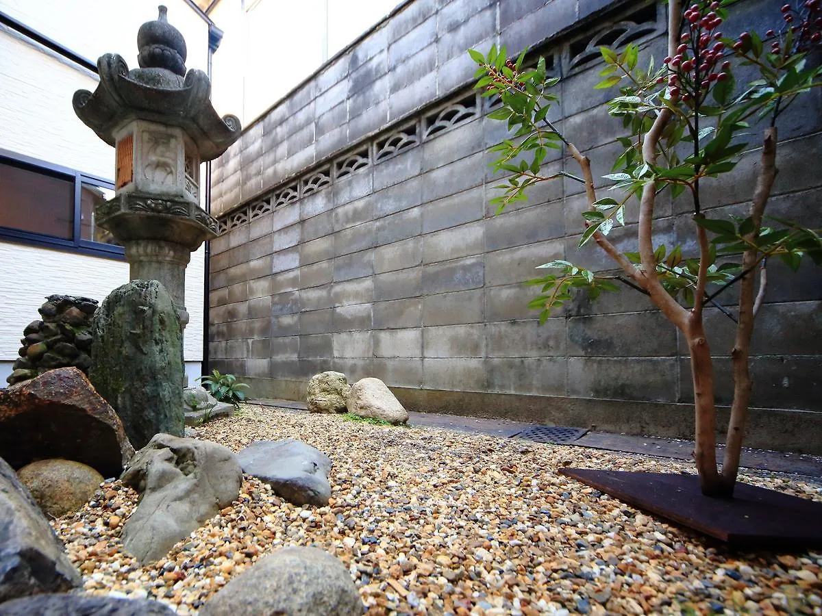 カモンイン 稲荷 Kyoto Japan